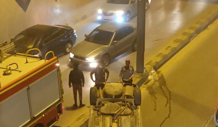 انقلاب مركبة في نفق “دوار الكيلو” عمان