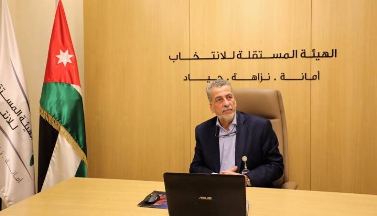 الكلالدة مودعاً موظفي المستقلة للانتخاب : أغادر مرفوع الرأس بكم وبما أُنجز