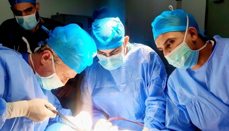 مستشفى الزرقاء الحكومي ولأول مرة يجري عملية جراحية معقدة ونادره لطفل عمره اسبوعين بنجاح … صور