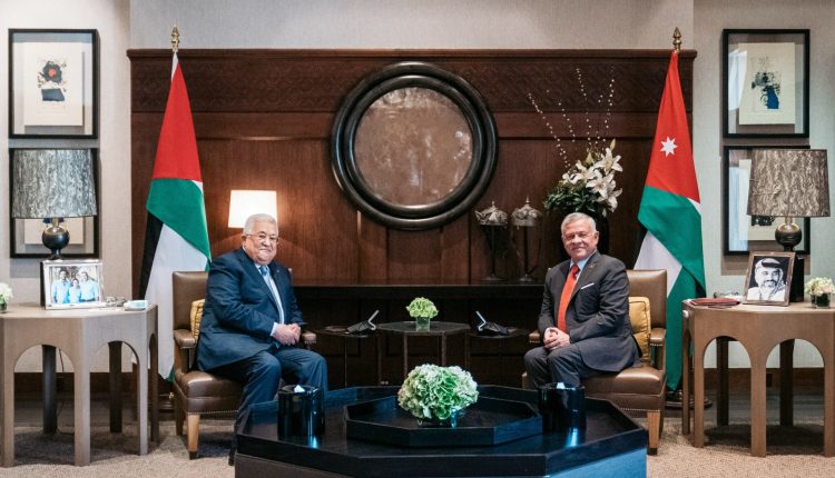 الملك لعباس: لا شيء أهم من القضية الفلسطينية بالنسبة للأردن