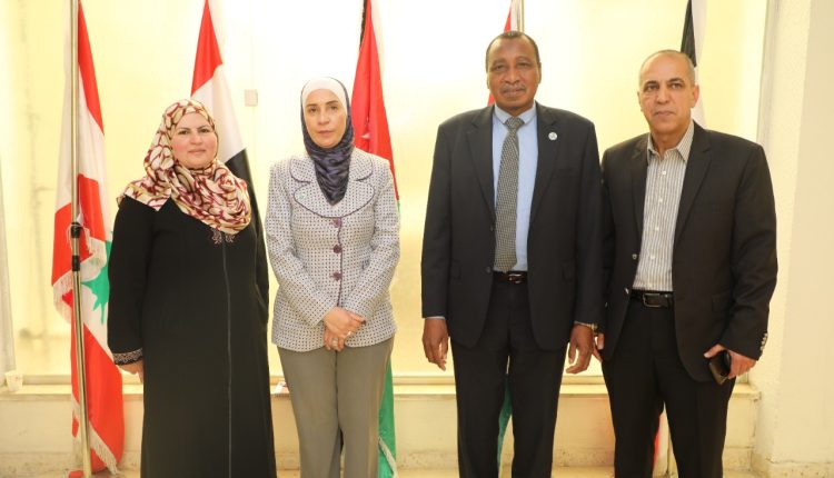 الدخيري يرعى حفل إطلاق حملة مكافحة الدبور الأحمر في الأردن