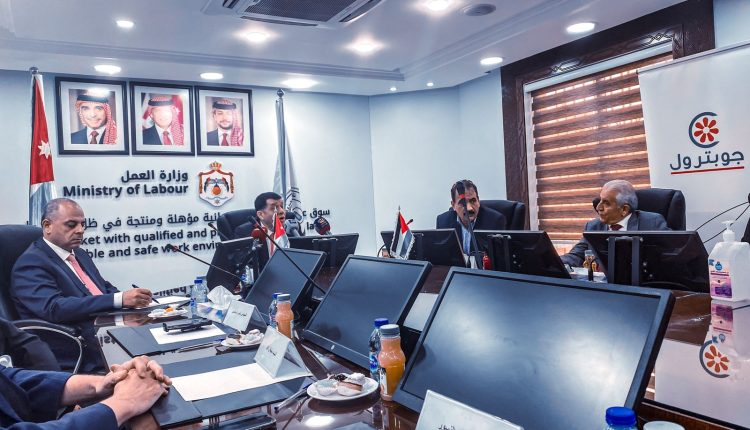 بالتعاون مع وزارة العمل وشركات تسويق المنتجات البترولية ثمن المنتدى الاقتصادي الأردني الجهود المبذولة في الإعلان عن برنامج التشغيل في محطات الوقود للعمالة المحلية