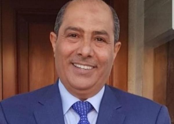 التمديد لمدير الأحوال المدنية والجوازات لمدة سنة