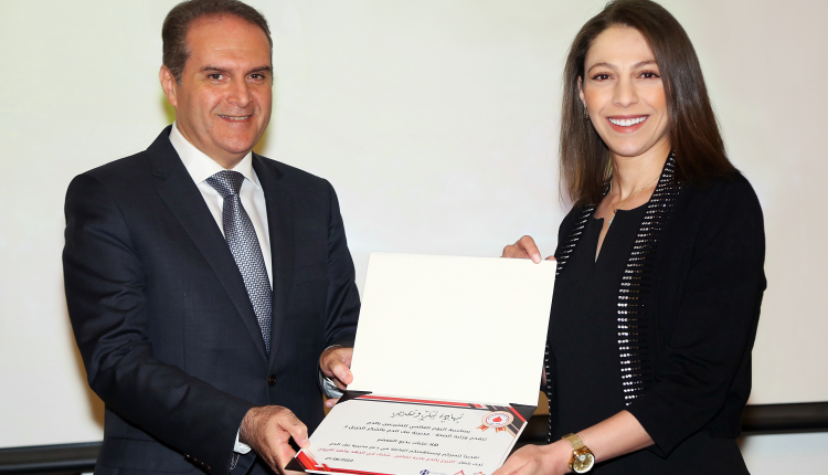 وزير الصحة يكرّم البنك الأهلي الأردني لجهوده في دعم حملات التبرع بالدم سنوياً