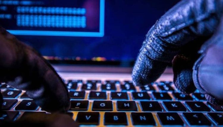 “الجرائم الإلكترونية”: الصفحات الوهمية تسرق وتبتز ضحاياها