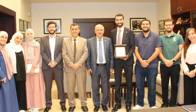 جامعة الأميرة سميّة للتكنولوجيا تكرّم مؤسسة المناظرات والفكر لحصولها على جائزة روّاد المناظرة الدولية