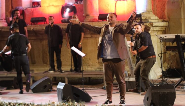 جمهور “مهرجان جرش” يتوج الفنان عيسى السقار سفيراً للأغنية الأردنية