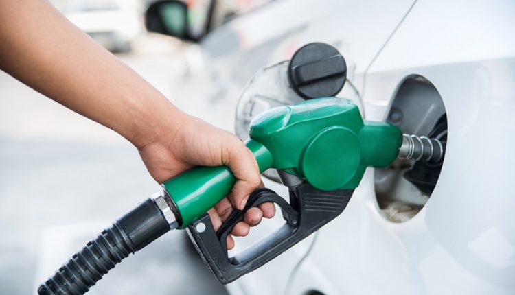 توقع تخفيض أسعار البنزين لأول مرة منذ بداية العام