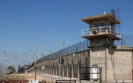 اعلام اسرائيلي: سجين فلسطيني مفقود في سجن ريمون