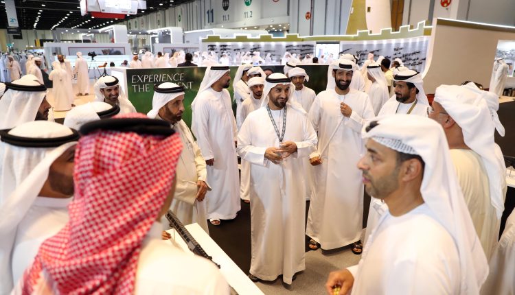 فارس خلف المزروعي يزور معرض أبوظبي الدولي للصيد والفروسية 2022