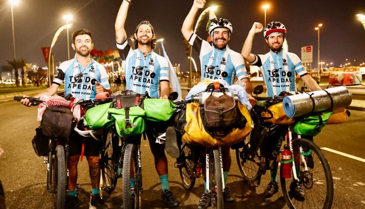 أربعة رحّالة من الأرجنتين يقطعون 10 آلاف كلم لدعم منتخب بلادهم في المونديال