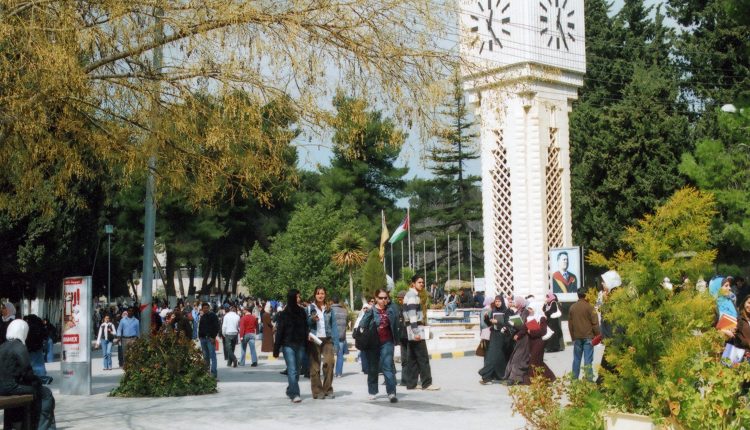 سبعه وتسعون بالمئة من طلاب الجامعات بالأردن لم ينضموا لحزب