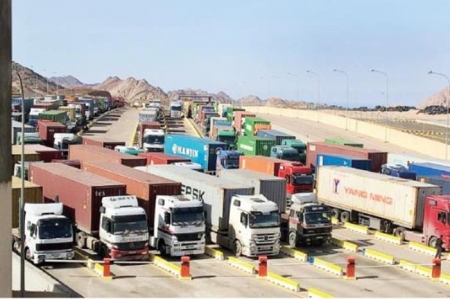 وزير النقل: تشكيل لجنة لدراسة مشاكل أصحاب الشاحنات