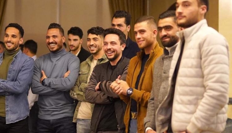 ولي العهد يتابع انتصار المغرب برفقة النشامى