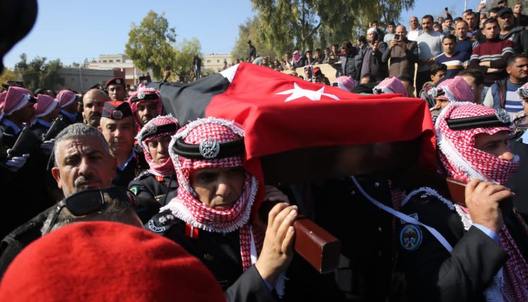 تشييع جثمان الشهيد الدلابيح وسط مراسم عسكرية