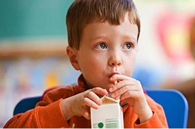 أخصائية تغذية تحذر من مخاطر العصير المعلب على الأطفال