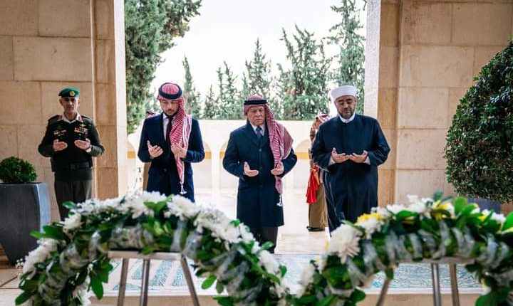 جلالة الملك عبدالله الثاني وسمو الأمير الحسين ، يزوران ضريح المغفور ، جلالة الملك الحسين بن طلال، طيب الله