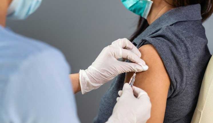 الصحة تعلن أسماء  مراكز التطعيم ضد كورونا