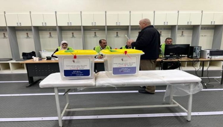 فتح صناديق الاقتراع لانتخاب رئيس جديد لبلدية باب عمّان