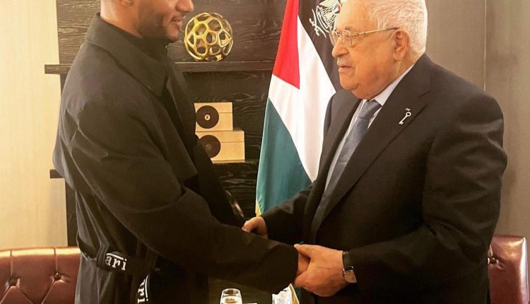 الفنان محمد رمضان يختتم جولته الفنية بلقاء الرئيس الفلسطيني محمود عباس