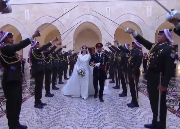 بالصور … بدء حفل زفاف ولي العهد والأميرة رجوة في قصر الحسينية