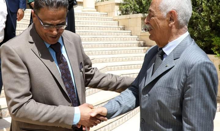 نائب رئيس مجلس محافظة مادبا يلتقي رئيس الديوان الملكي