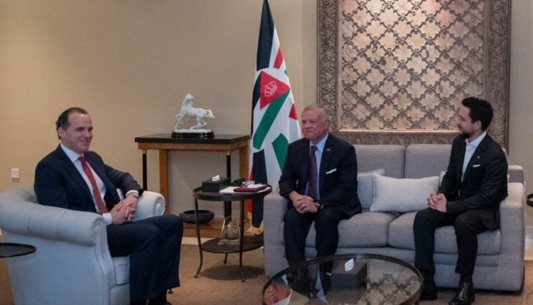 الملك يستقبل منسق البيت الأبيض لمنطقة الشرق الأوسط وشمال إفريقيا