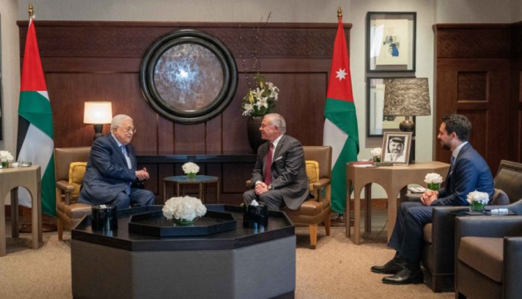 الملك يؤكد لدى لقائه عباس الحرص على إدامة التنسيق العربي لدعم الشعب الفلسطيني