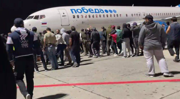 شاهد ما حدث لحظة هبوط طائرة على متنها مستوطنين في داغستان… وبيان روسي