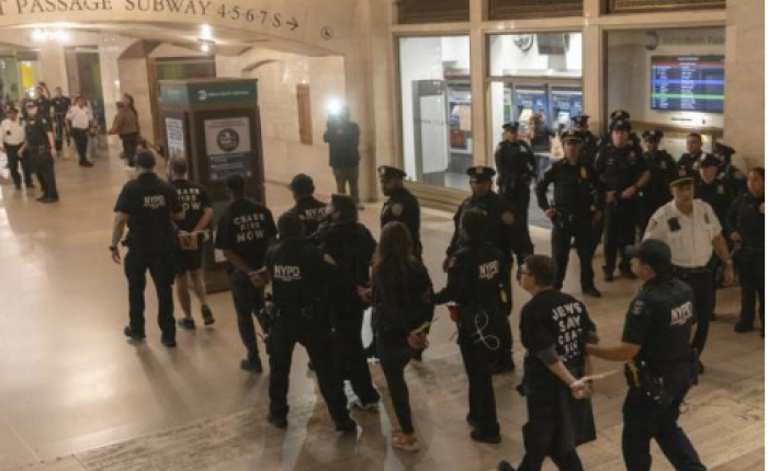 نيويورك: اعتقال 34 متظاهراً احتجوا على قتل المدنيين في غزة