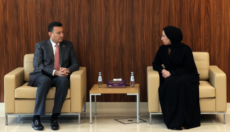 الصفدي يلتقي وزيرة التعليم القطرية ويدعو لإستقطاب مزيد من المعلمين الأردنيين
