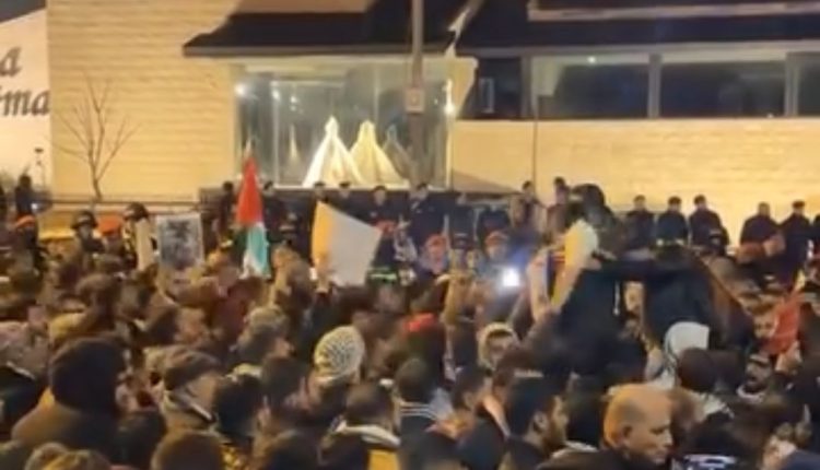 الأردنيون يستقبلون عام 2024 وسط دعوات نصرة لفلسطين وأهلها