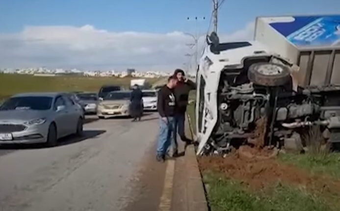 حادث مروع بين عدد من المركبات على طريق شارع البترا في اربد