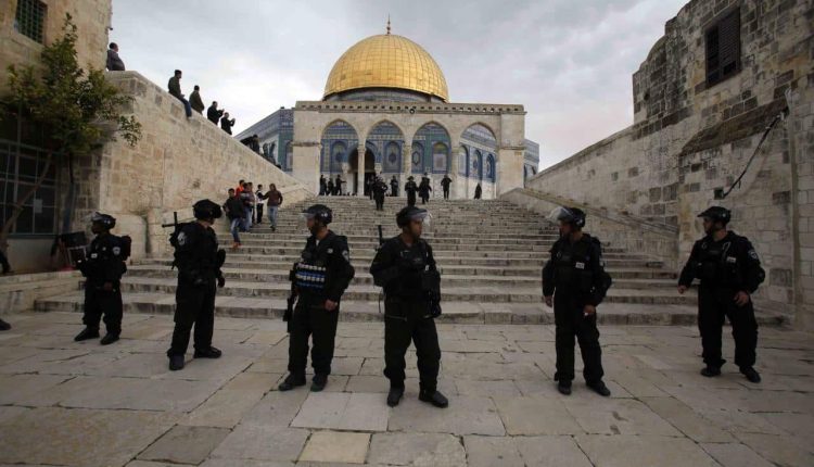 13 ألفا يؤدون صلاة الجمعة فقط في المسجد الأقصى