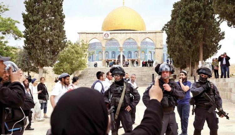 الاحتلال تفرض قيودا مشددة على وصول الفلسطينيين  لأداء صلاة الجمعة بالمسجد الأقصى،