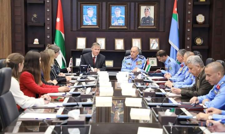 مدير الأمن العام يلتقي السّفير البريطاني في الأردن ويجدِّدان مذكّرة التعاون بين الجانبين