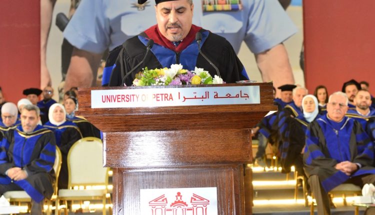 عبد الرحيم يرعى تخريج الفوج الثلاثين من طلبة جامعة البترا