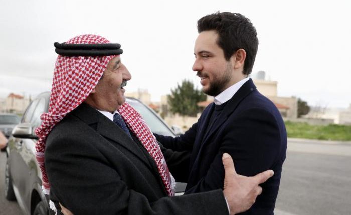 ولي العهد يزور أسرة الشهيد الرائد راشد الزيود