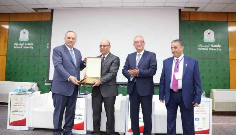 جامعة اليرموك تكرم النجادات والصرايرة من كلية الإعلام بجامعة البترا