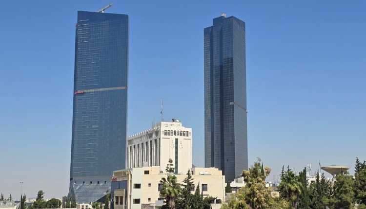 أبراج السادس ترى النور مجدداً .. وتتزين بألوان العلم الأردني وشعار اليوبيل الفضي ليلة السبت