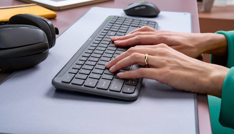 لوجيتك تكشف عن لوحة المفاتيح Signature Slim للتنقل بسلاسة بين مهام العمل والحياة على المكتب