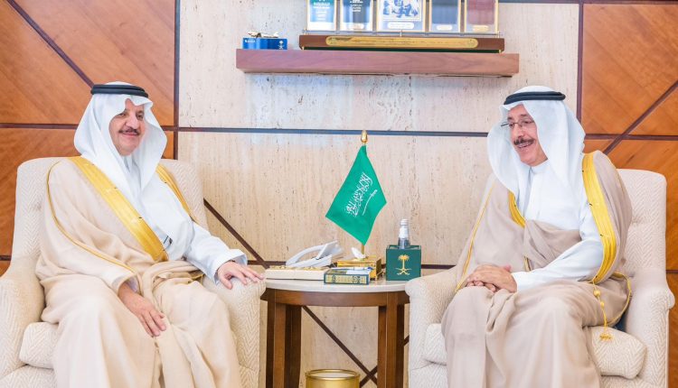 أمير الشرقية يستقبل رئيس جامعة الإمام عبدالرحمن بن فيصل بمناسبة انتهاء تكليفه