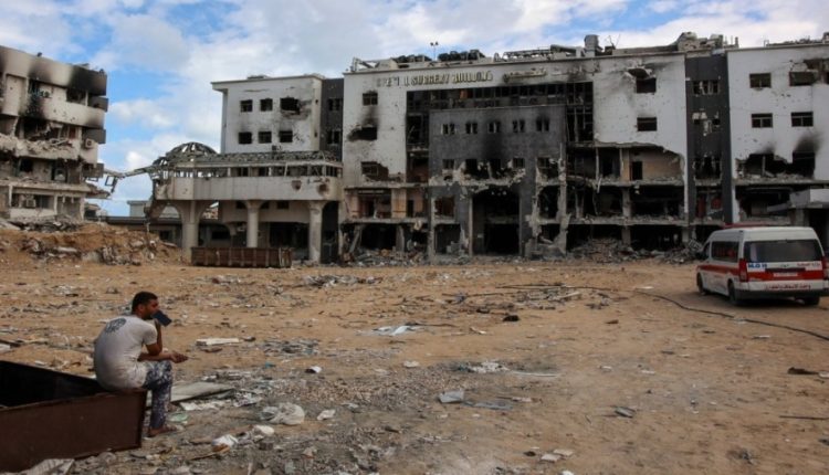 جيش الاحتلال يسقط قنابل تزن ألفي رطل قرب  مستشفيات غزة