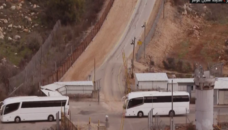 مصادر فلسطينية خروج 3 حافلات تقل الأسرى الفلسطينيين من سجن عوفر