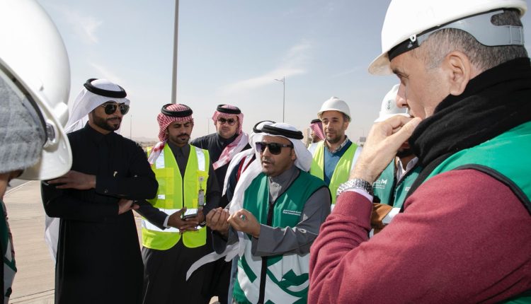 لأول مرة في المملكة  “تجربة نوعية” للرصف الاسفلتي في طرق الاحساء بمواد الهدم المُعاد تدويرها