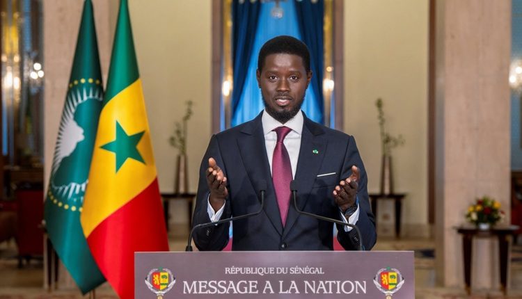 رئيس السنغال يعلن إنهاء الوجود العسكري الأجنبي في بلاده عام 2025