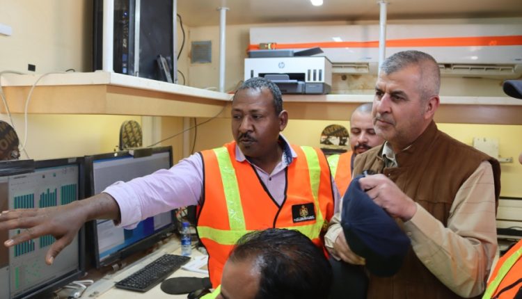 وزير الطاقة يتفقد مشروع المسح الزلزالي ثلاثي الأبعاد في الجفر