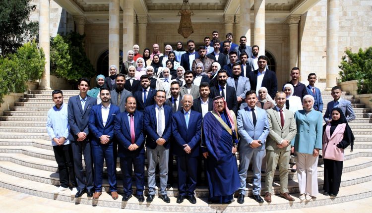 رئيس الديوان الملكي الهاشمي يلتقي وفدًا من كلية الحصن