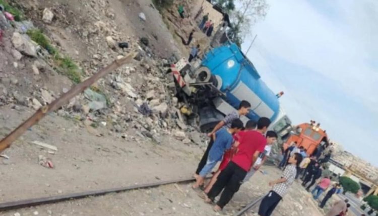 تصادم بين صهريج وقطار في الرصيفة