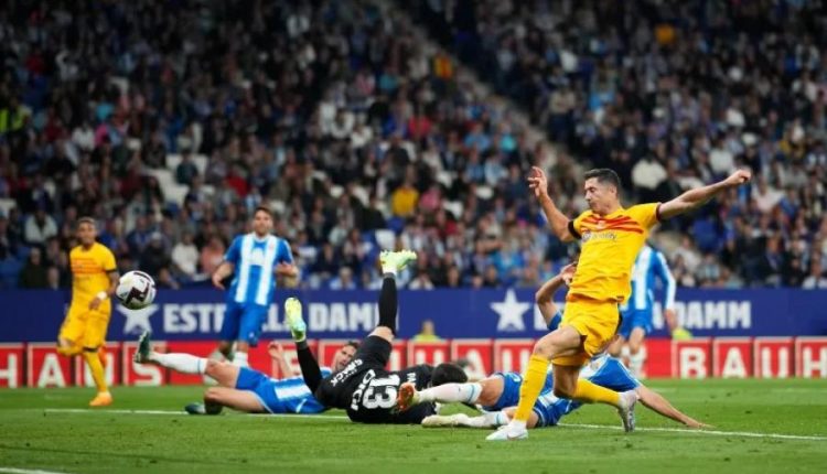 برشلونة يحرز لقب الدوري الإسباني للمرة 28 بهزم إسبانيول بثنائية يامال ولوبيز